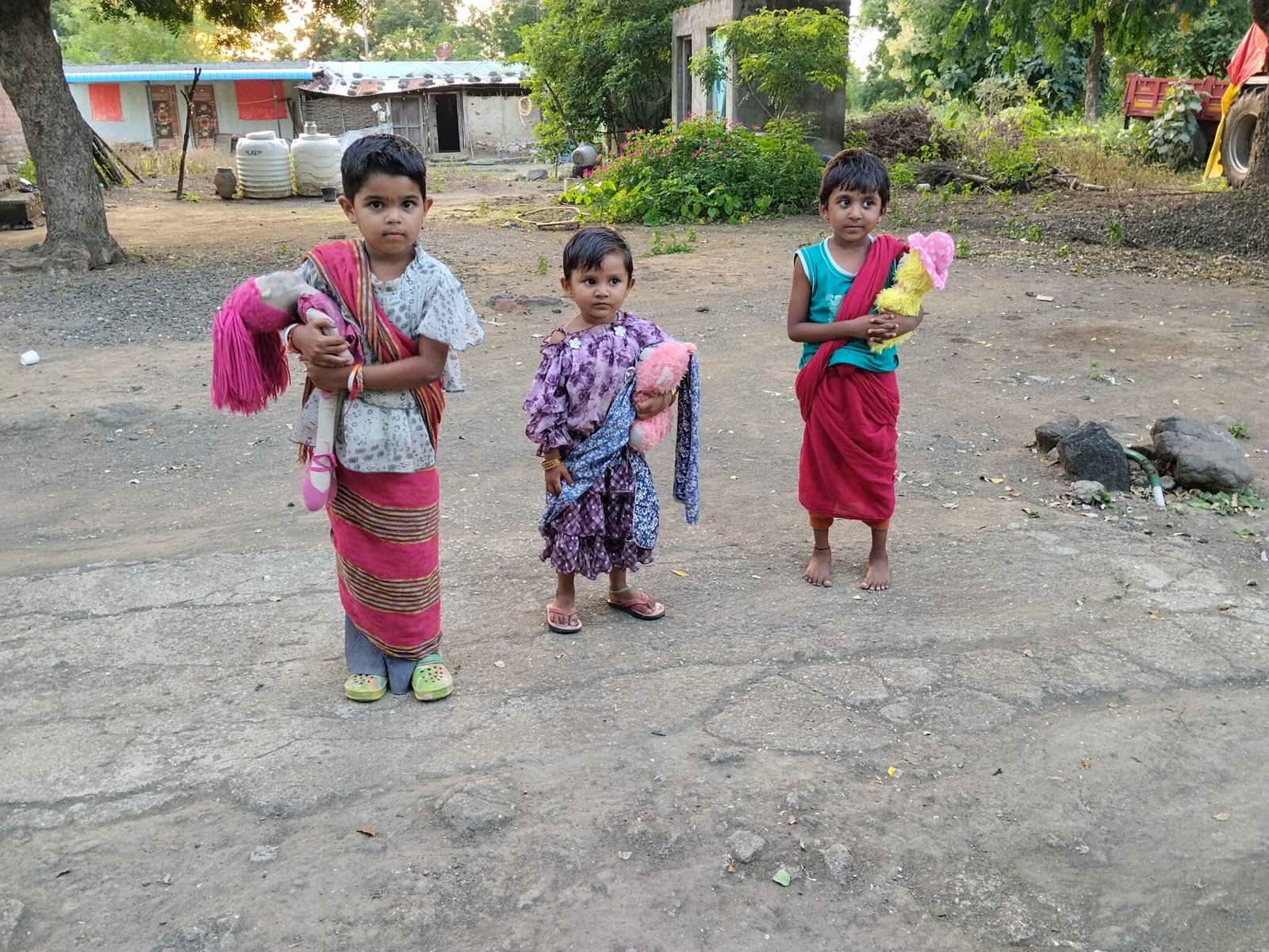 चिमुकल्या निष्पाप मुलींनी मम्मींची मिमिक्री करत साकारले बेबीडॉलच्या मम्मींचे प्रतिरूप!